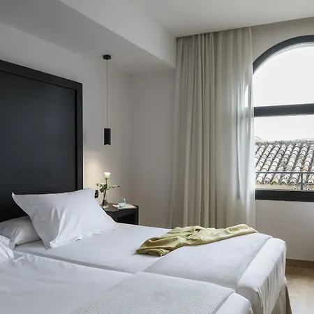 フェルナンド Iii ホテル 4*